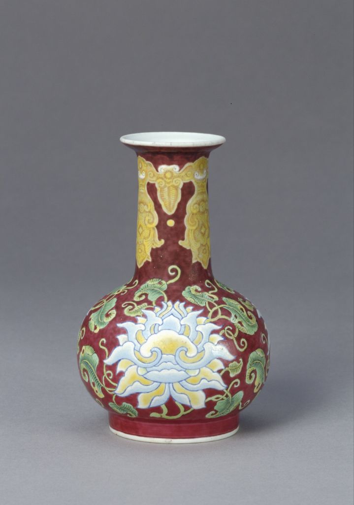 图片[1]-Purple-red enamel vase with lotus pattern-China Archive